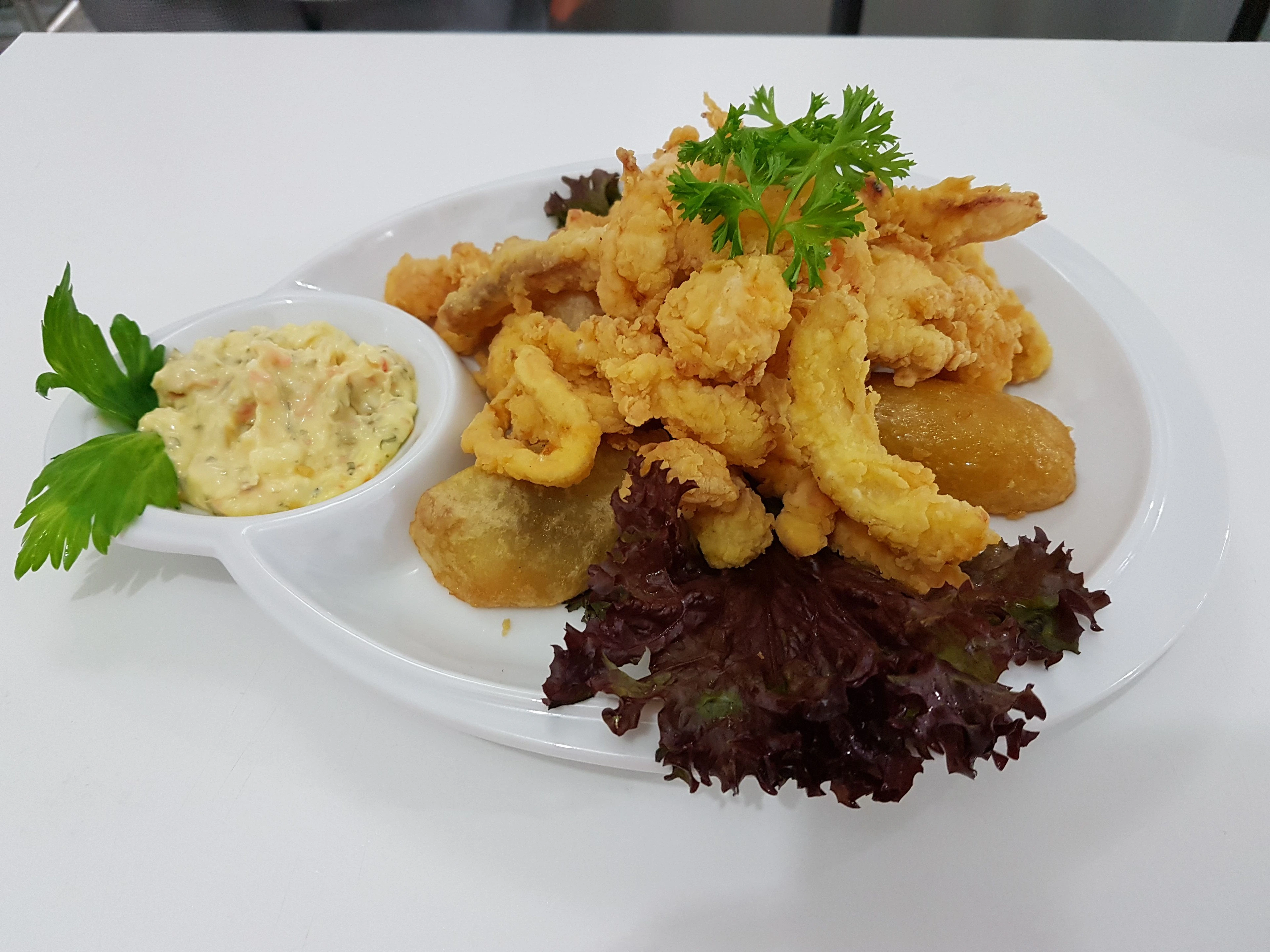 Chicharrón mixto de Manos Peruanas