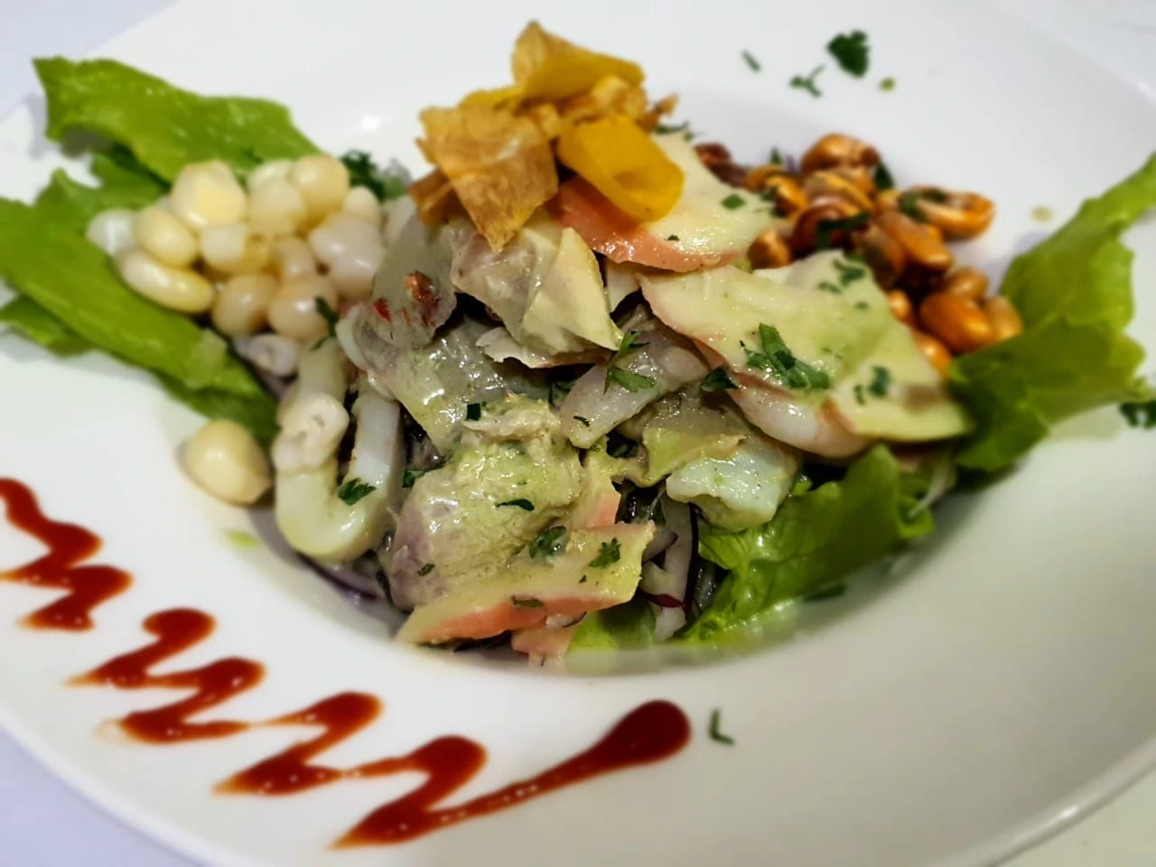 Ceviche de Manos Peruanas con sus acompañamientos